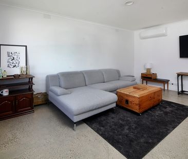 Beachside living - Photo 3