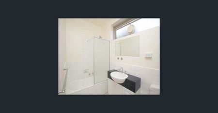 A modern apartment in the prime location! - Water Usage Included - Photo 2