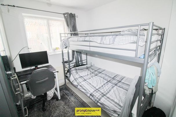 3 bedroom end of terrace house to rent - Photo 1