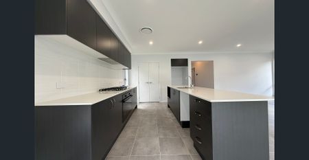 Stunning New 4-Bedroom Home with Solar Panels – Save on Energy Costs! - Photo 4