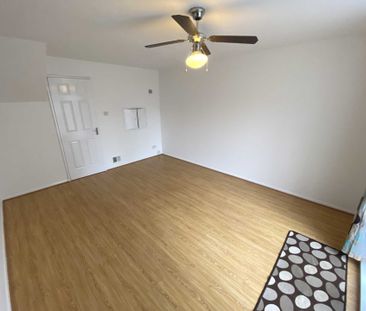 Price £1,500 pcm - Available 20/11/2025 - Unfurnished - Photo 2