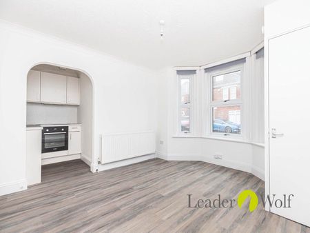 1 bed apartment to rent in Sea View Road, Parkstone, BH12 - Photo 2