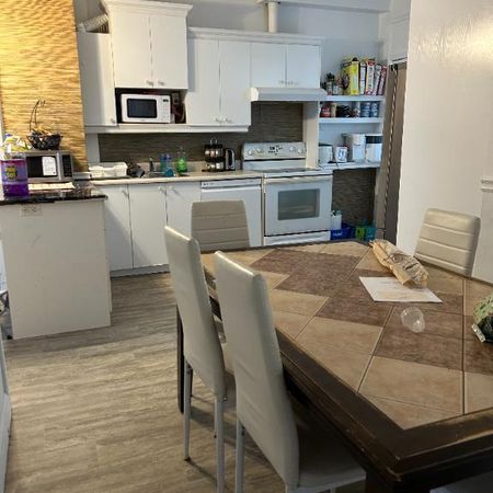 Très GRAND 8 ½ style CONDO entrée indépendante PREMIER étage - Photo 3