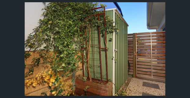 Executive family home - Photo 1