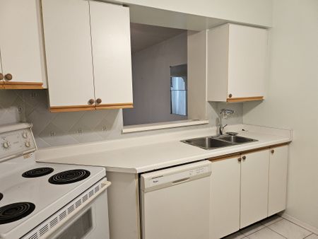 For Lease - 326 Major Mackenzie Drive Unit# 111, Richmond Hill, Ontario - Photo 4