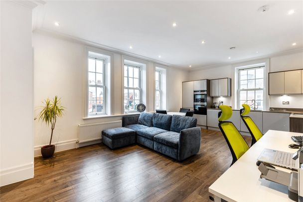 High Street, Weybridge, KT13 flat to rent - Photo 1