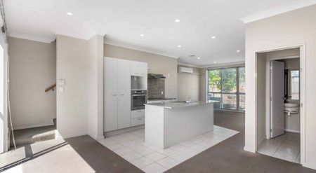 Family home in central, popular Flat Bush. - Photo 3