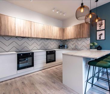 Large Victorian semi-detached Room One - Photo 2