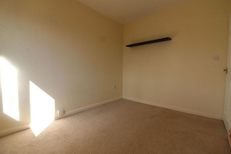 2 bedroom end of terrace house to rent - Photo 5