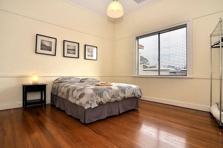 To register & apply for this property, please use this link: https://snug. com/ - Photo 5