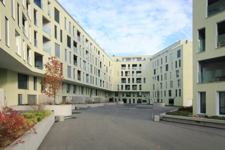Appartement de 3.5 pièces au 5ème étage d'environ 97.00 m2 avec deux loggias. - Foto 3