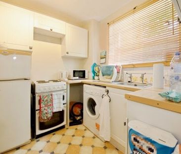 Well court, Regarth Avenue, RM1 1AL, Property for rent - Photo 4