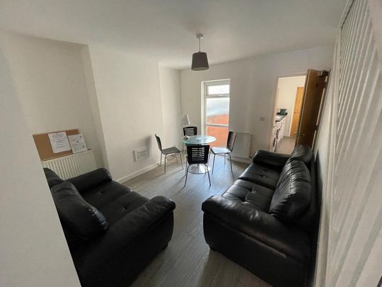 4 bedroom terraced house to rent - Photo 1