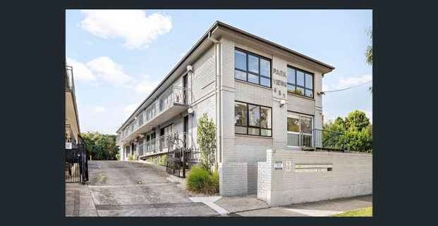 Low maintenance lifestyle - Photo 1