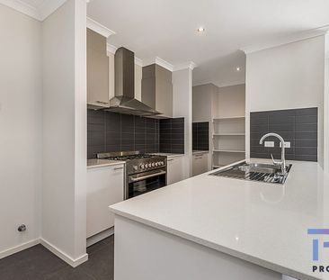 FOUR BEDROOM HOME IN GREAT LOCATION - Photo 3