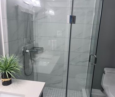 For Lease - 187 Redstone Road, Richmond Hill, Ontario - Photo 2