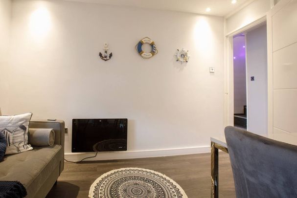 Saint Thomas Street - Photo 1