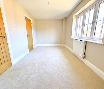 A 4 Bedroom Semi-Detached House Instruction to Let in East Sussex - Photo 3