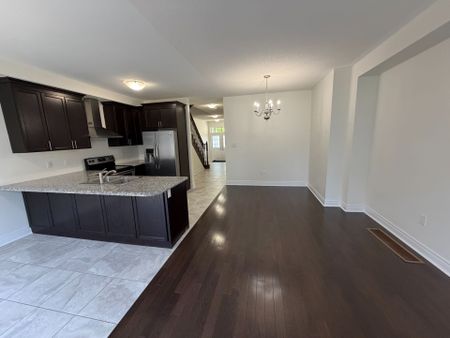 For Lease - 3041 Hibiscus Gardens, Oakville, Ontario - Photo 2