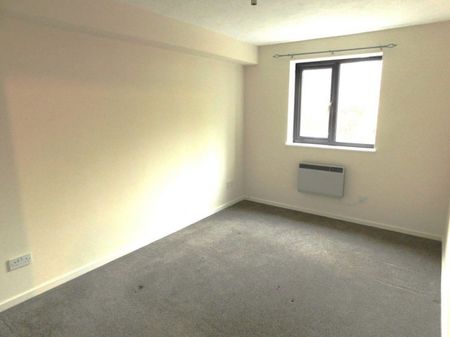Woodhams Close - £1,050pcm - Photo 3