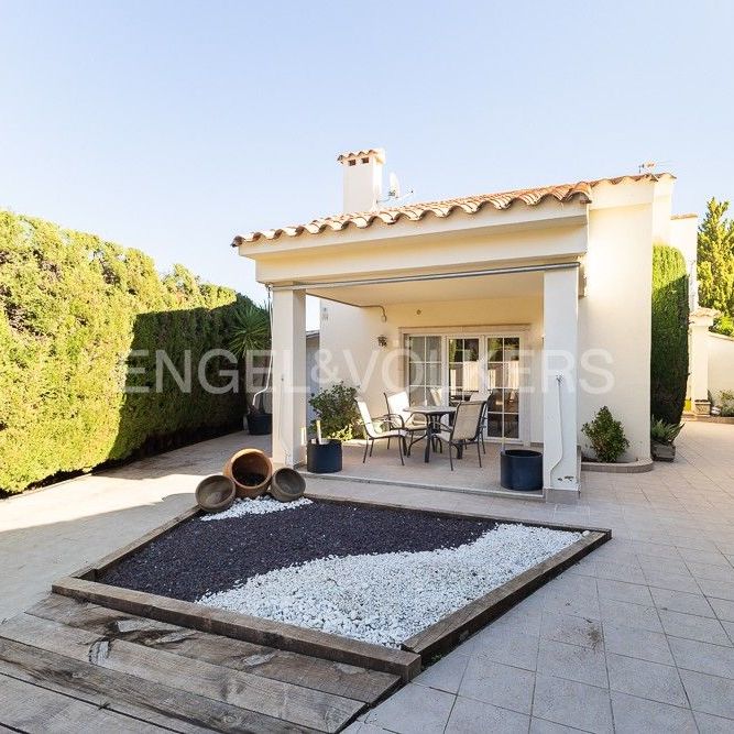 Casa o chalet de alquiler en Carrer 231, La Cañada - Photo 1