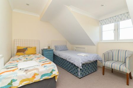 3 bedroom semi-detached house to rent - Photo 2