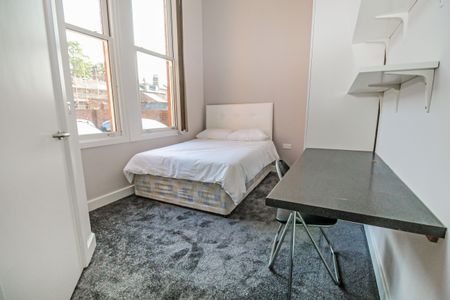 BILLS INCLUDED – Clarendon Road, City Centre, Leeds, LS2 - Photo 4