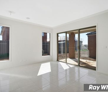 Family Living Made Easy in the Heart of Tarneit! - Photo 6