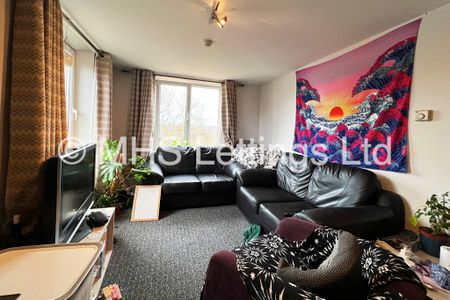4 Bedroom Flat for rent in Ash Grove - Photo 2