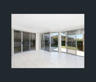 Stunning Townhouse In Great Location - Photo 5