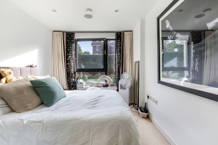 College House, SW15, London - Photo 3