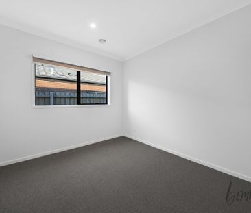Spacious 4-Bedroom Family Home for Rent in Mickleham! - Photo 6