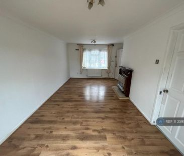 3 bedroom semi-detached house to rent - Photo 5