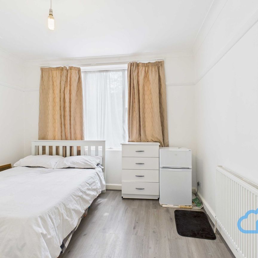 RM3 Woodstock Court | Lee | London | SE12 9HT - Photo 1