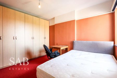 4 bedroom flat to rent - Photo 3