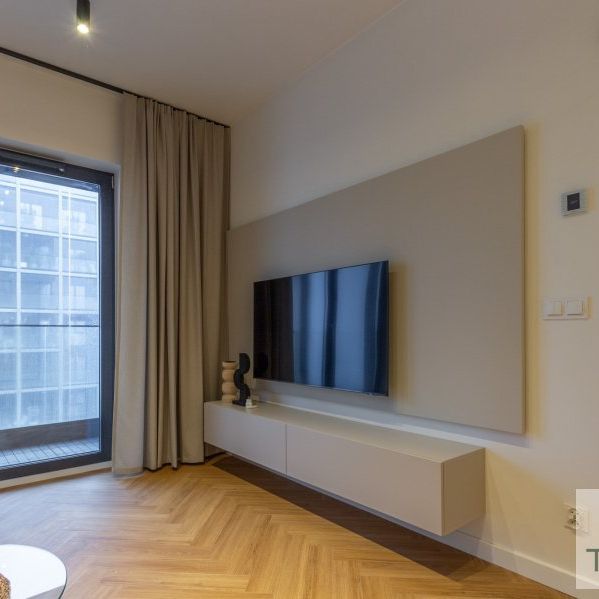 C.O. podłogowe, balkon, garaż | 1-sza Dzielnica - Фото 1