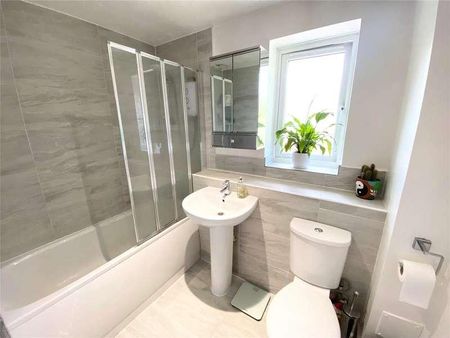 Masefield Gardens, Crowthorne, Berkshire, RG45 - Photo 3