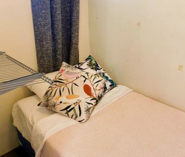 Studio Single - Photo 3