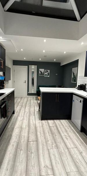 1 bedroom in a house share to rent - Photo 1