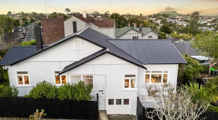 Renovated Character Bungalow with Flexible Living Heart of Remuera - Photo 4