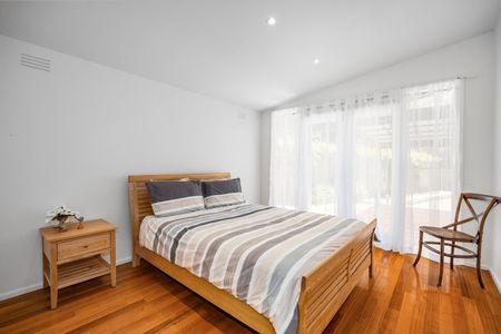 Coastal Charm Just Minutes from the Heart of Town - Fully Furnished - Photo 2