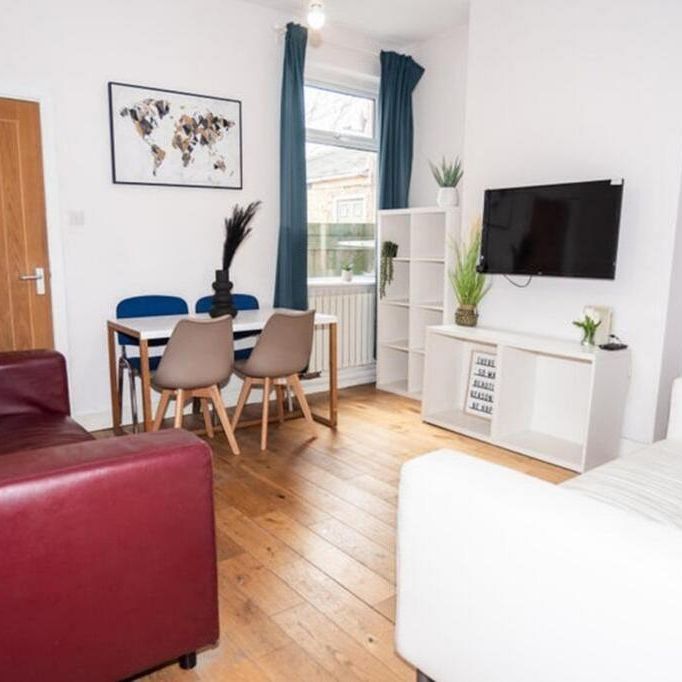 1 bedroom in a house share to rent - Photo 1
