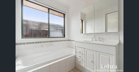 Spacious 3-Bed Home in Prime Frankston Location - Photo 4