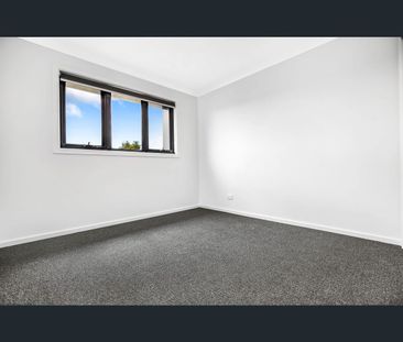 8/17 Welsummer Drive, Clyde North, Vic 3978 - Photo 3