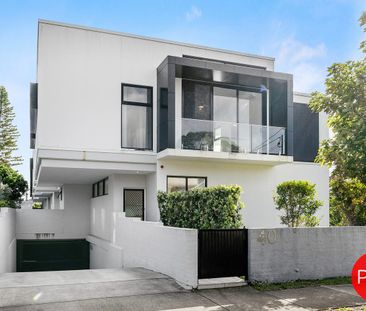 MODERN, BEAUTIFULLY PRESENTED HOME IN A GREAT LOCATION. - Photo 6