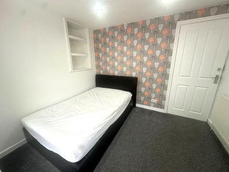 3 bedroom terraced house to rent - Photo 3