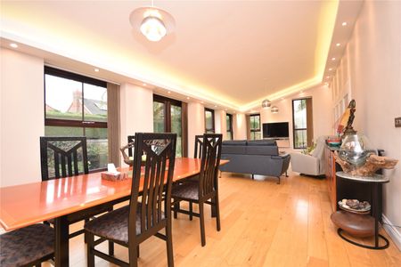 22, Wigton Chase, Leeds, LS17 8SG - Photo 4