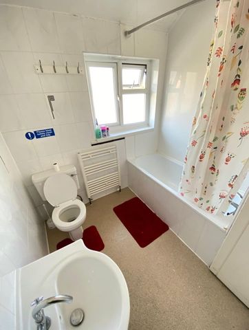 Room in a Shared House, Harrow Road, HA9 - Photo 5