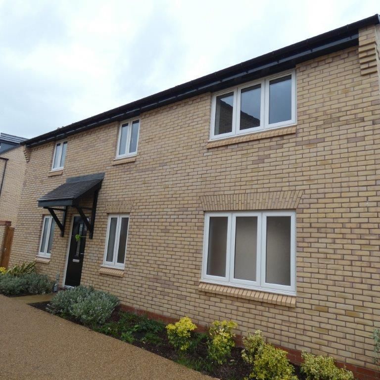 2 bedroom coach house to rent - Photo 1