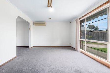 Comfortable Living in a Convenient Court Location - Photo 4